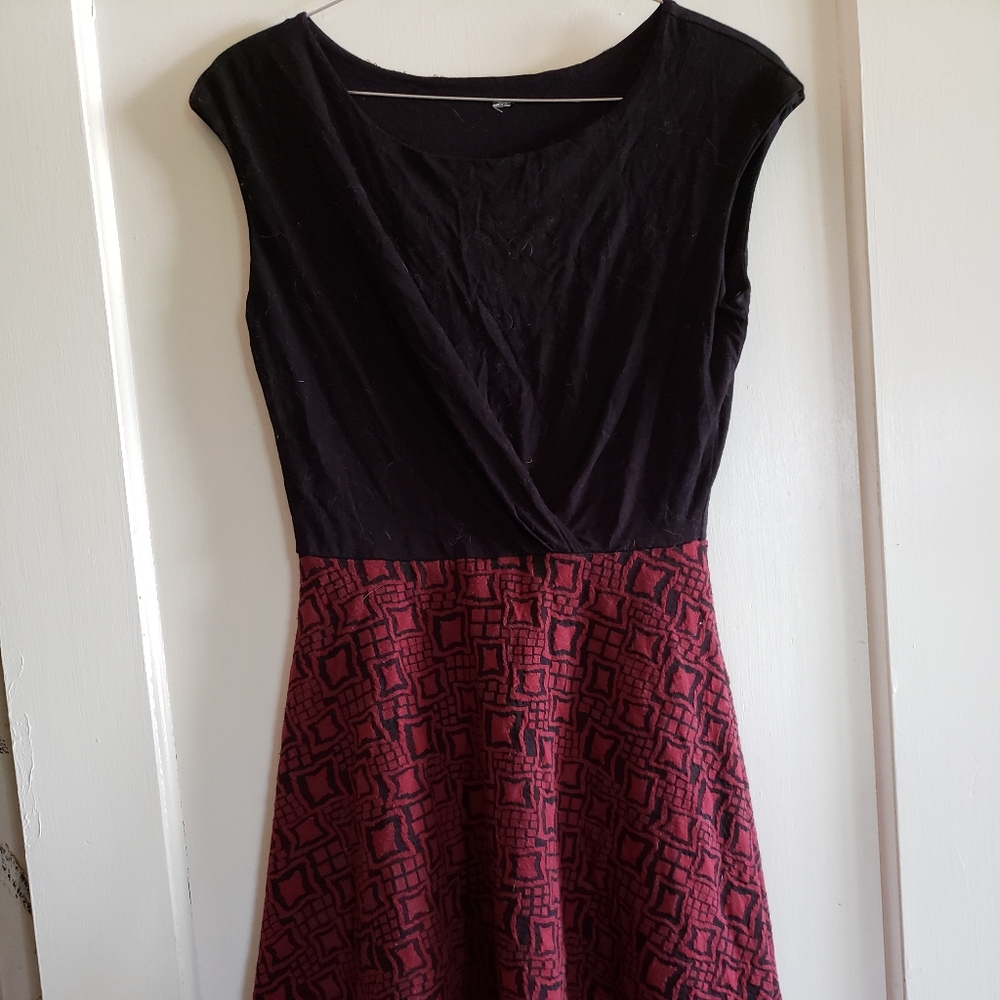 Black and maroon casual short sleeved dress